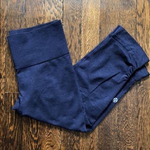 Lululemon Ebb & Flow Crops, Inkwell, Size 6